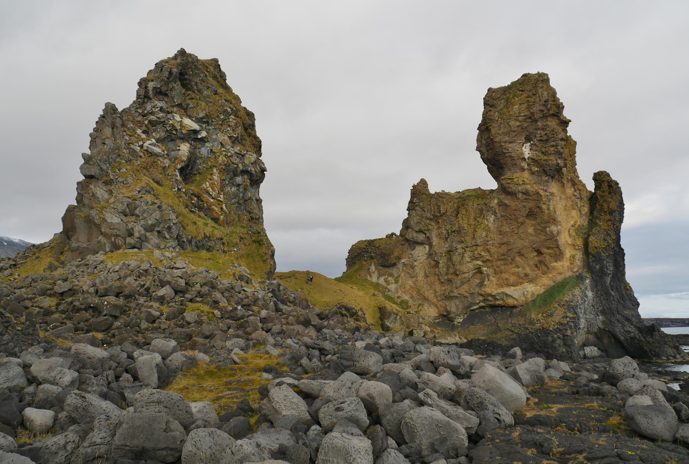 Lóndrangar, a pair of basalt volcanic plugs. Cassie and Jacqueline are near the low point between the two stacks