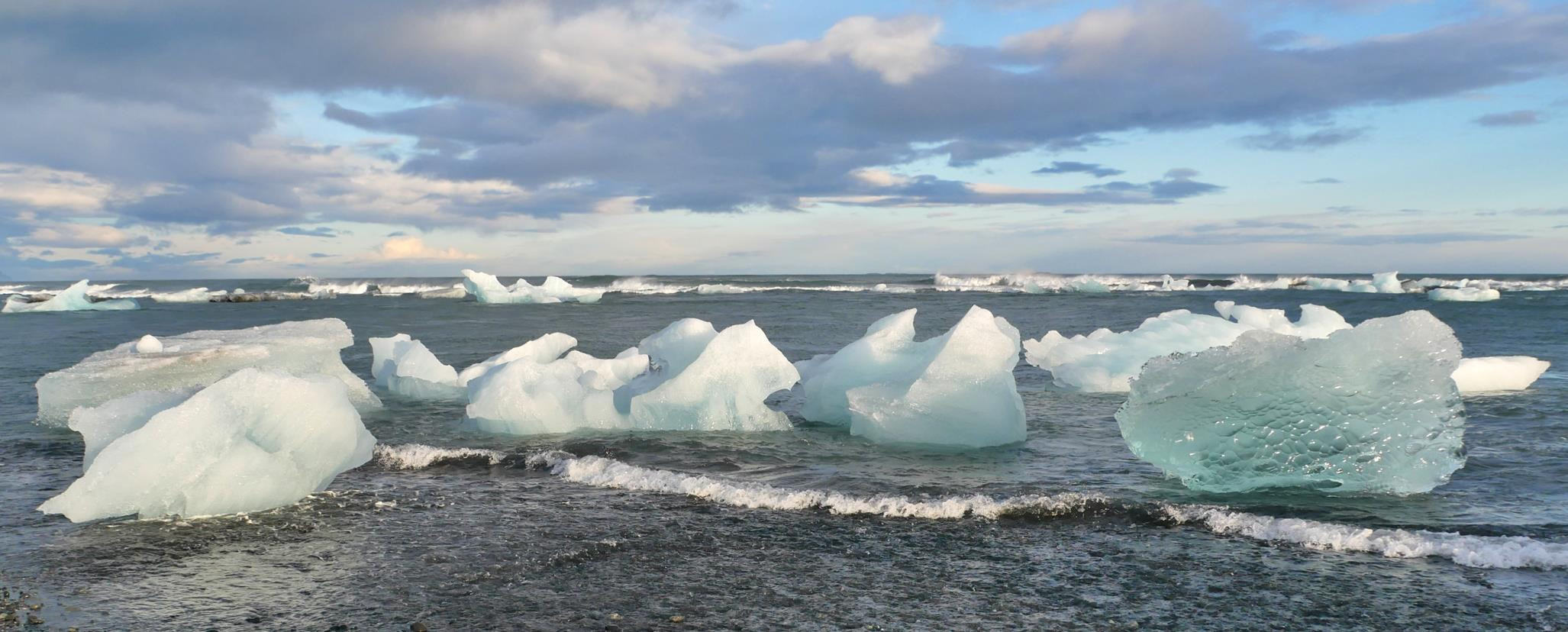 Jökulsárlón's icebergs float out to the ocean and wash up on nearby 'Diamond Beach'