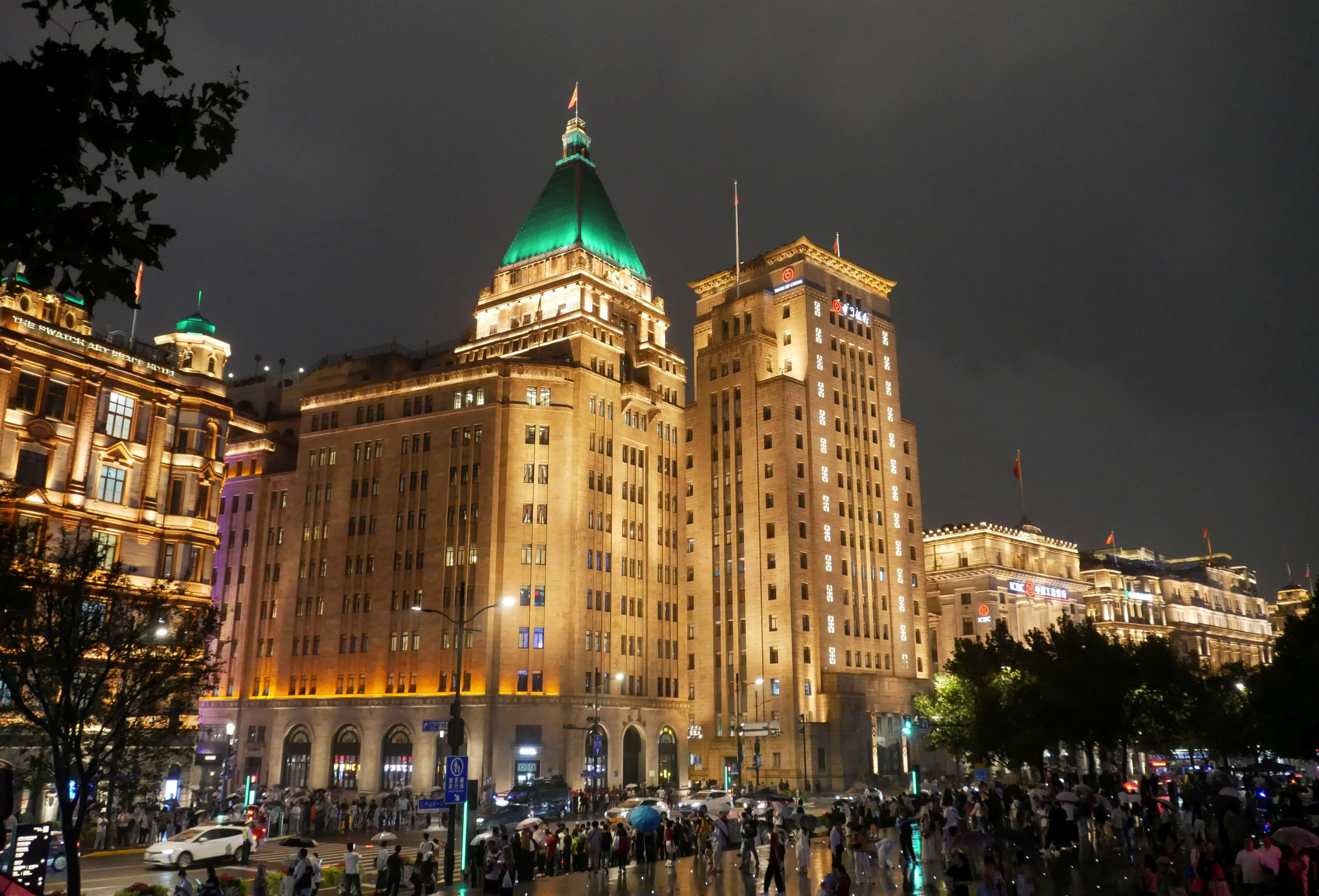 In contrast to modern Pudong, the Bund reflects Shanghai's historic colonial influences