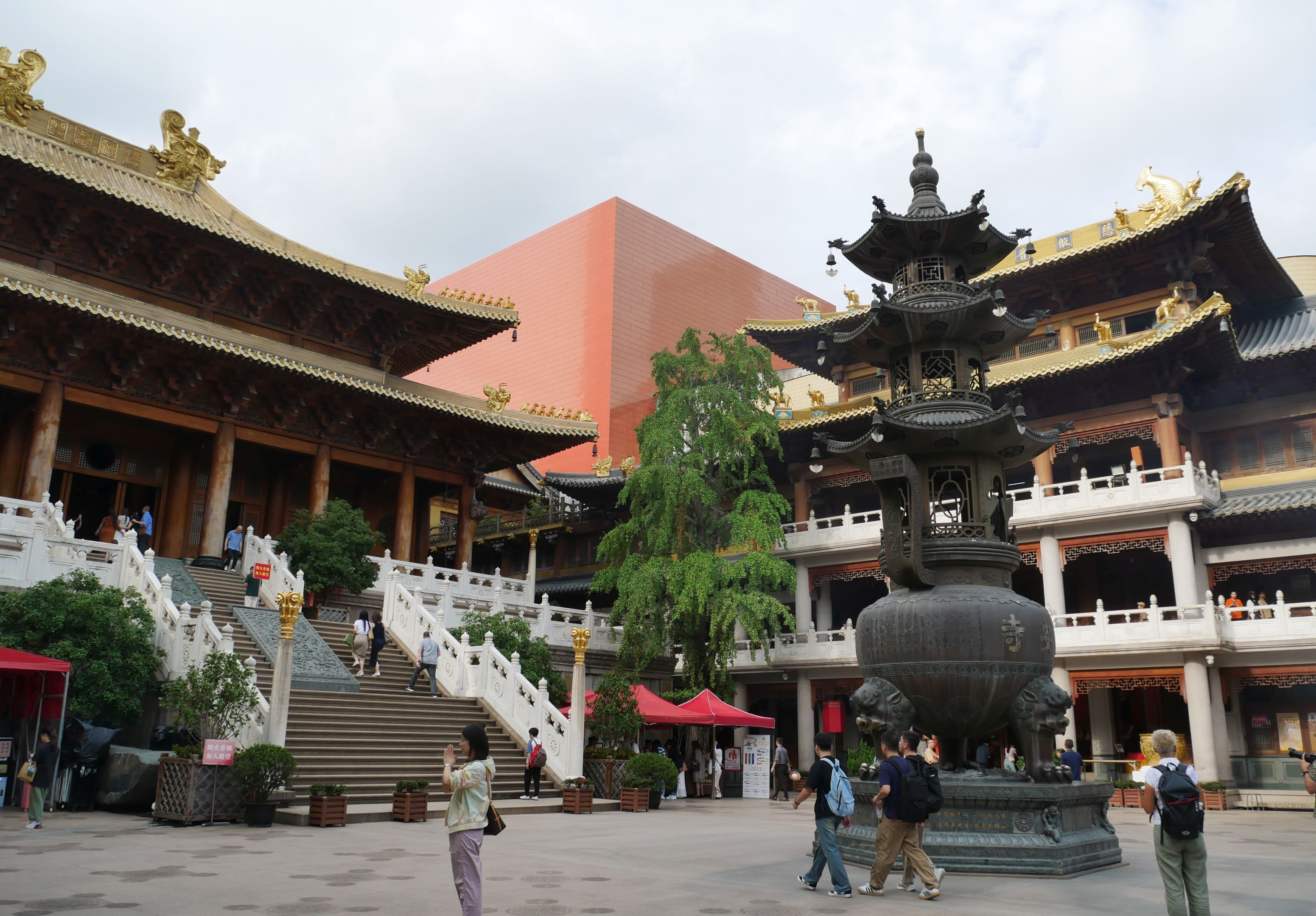 Jing'an Temple was destroyed during the Cultural Revolution but has been rebuilt