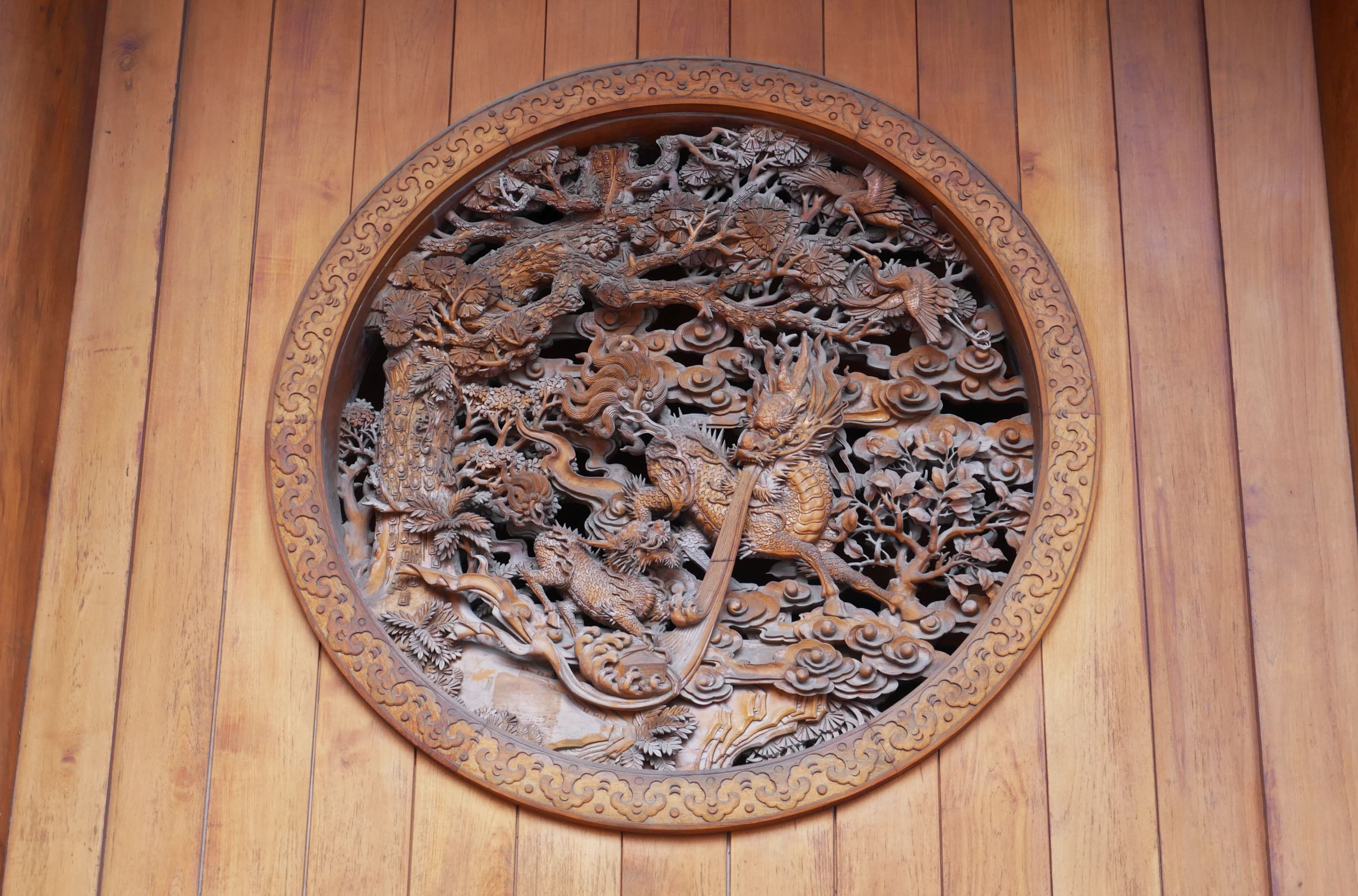 Wood carving at Jing'an Temple